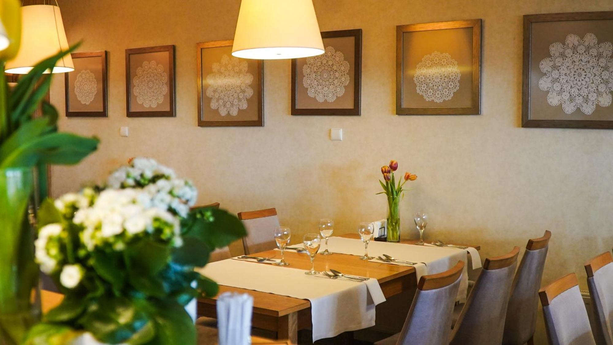 Hotel Antek Zlinice Ngoại thất bức ảnh