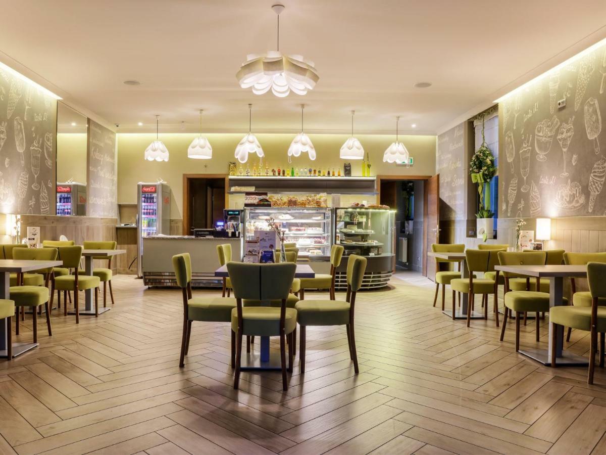 Hotel Antek Zlinice Ngoại thất bức ảnh