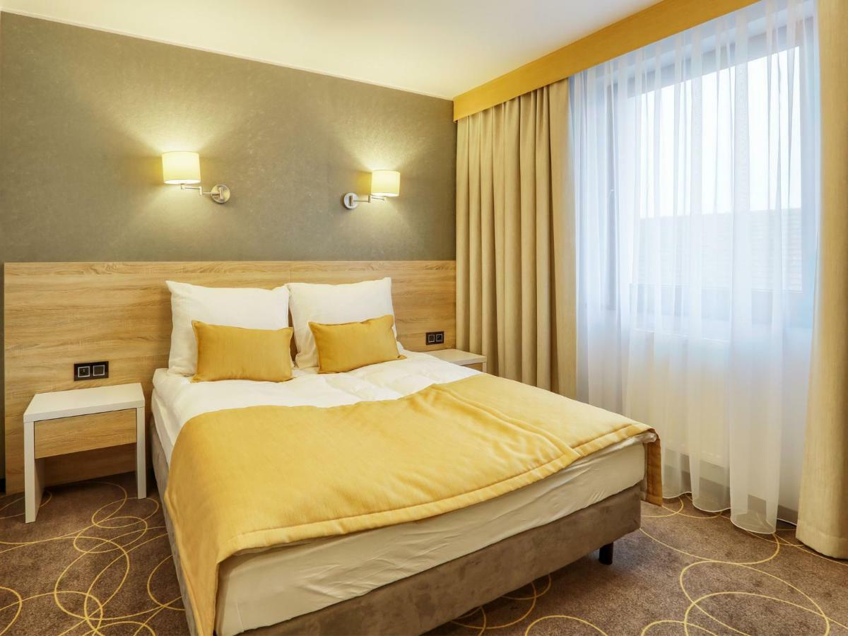 Hotel Antek Zlinice Ngoại thất bức ảnh