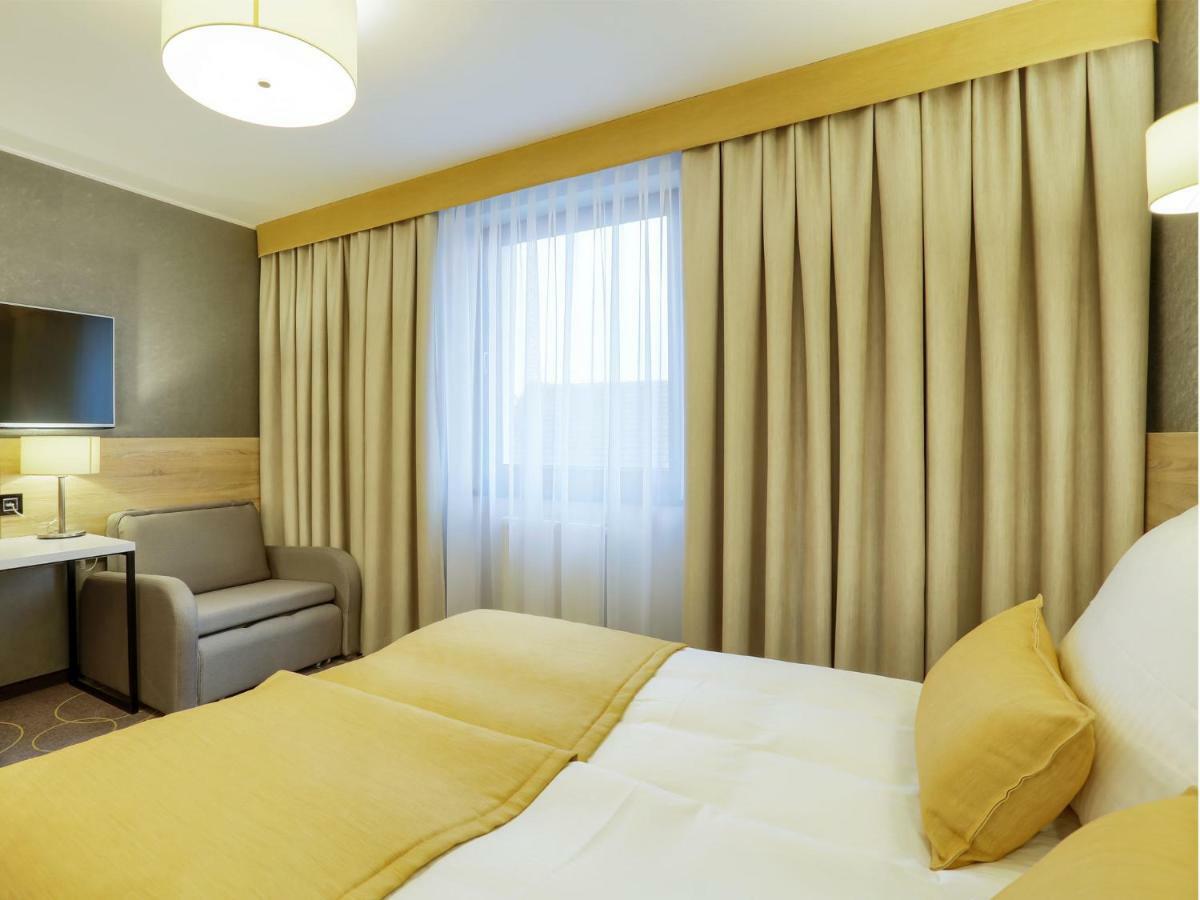 Hotel Antek Zlinice Ngoại thất bức ảnh