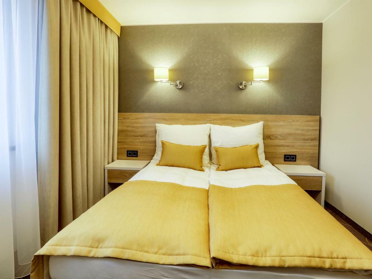 Hotel Antek Zlinice Ngoại thất bức ảnh