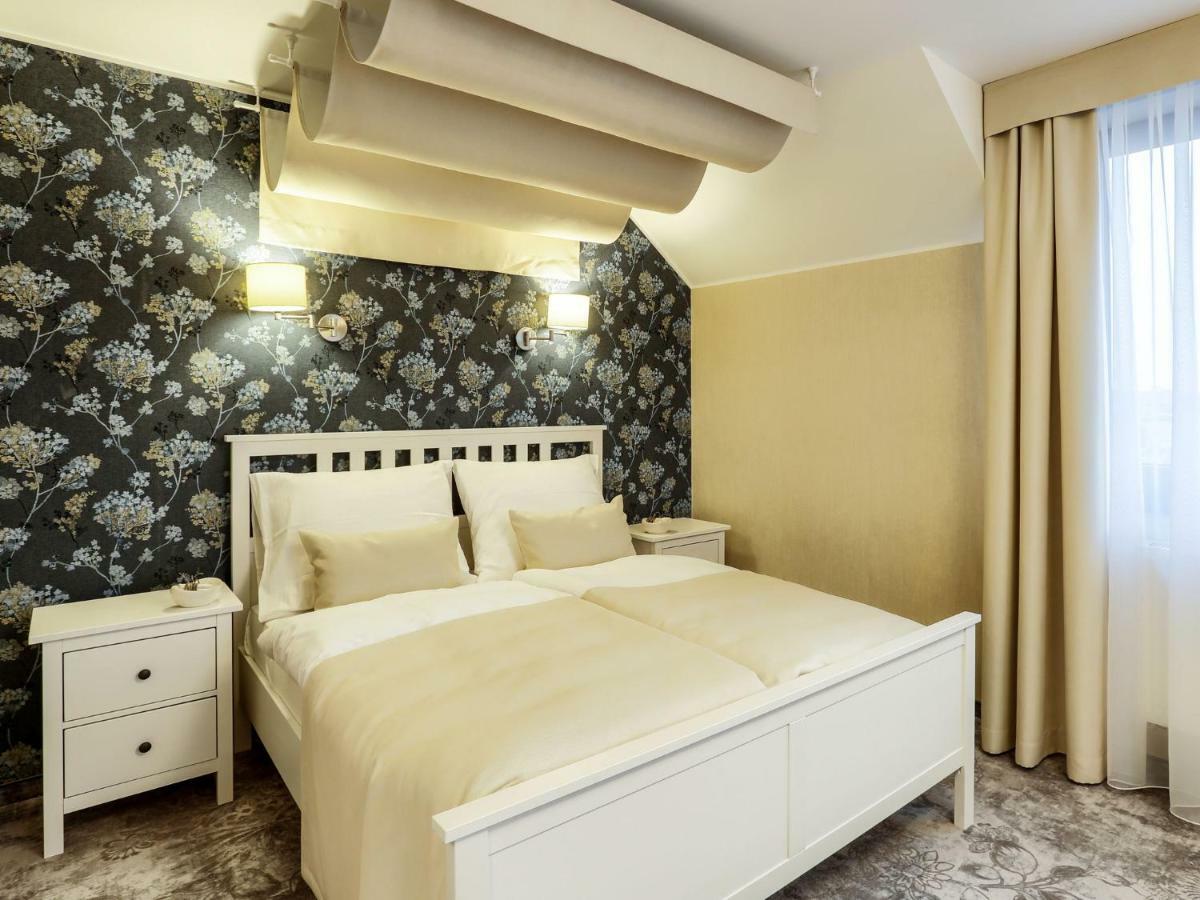 Hotel Antek Zlinice Ngoại thất bức ảnh