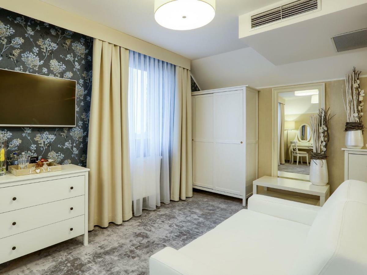 Hotel Antek Zlinice Ngoại thất bức ảnh